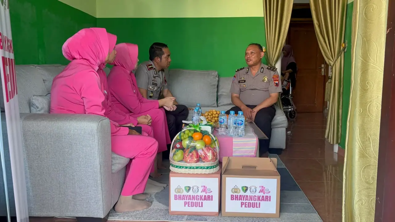 Polres Tegal Salurkan Bantuan untuk Warga Disabilitas di Kemantran