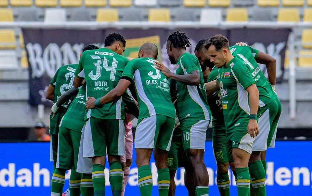 Bek Sering Naik Bisa jadi PR Besar Persebaya di Garis Pertahanan