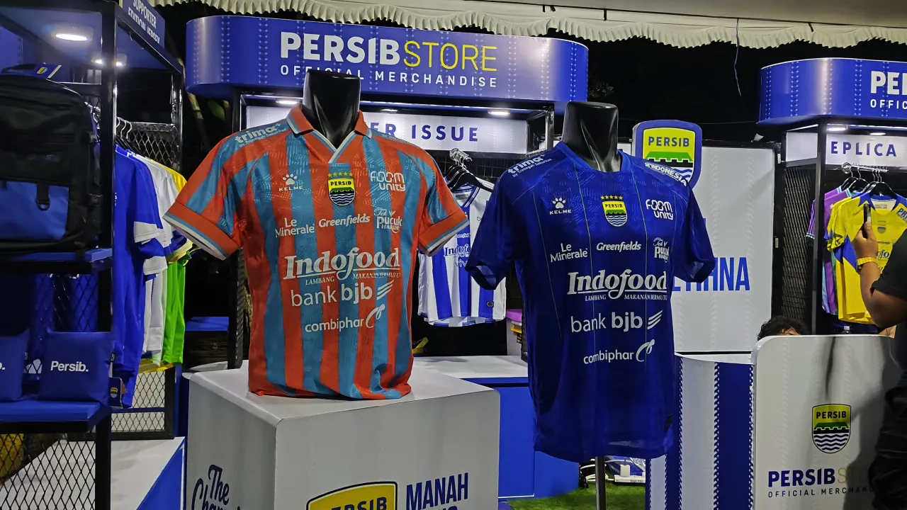 Bobotoh Sudah Bisa Miliki Jersey Player Issue Persib di Store