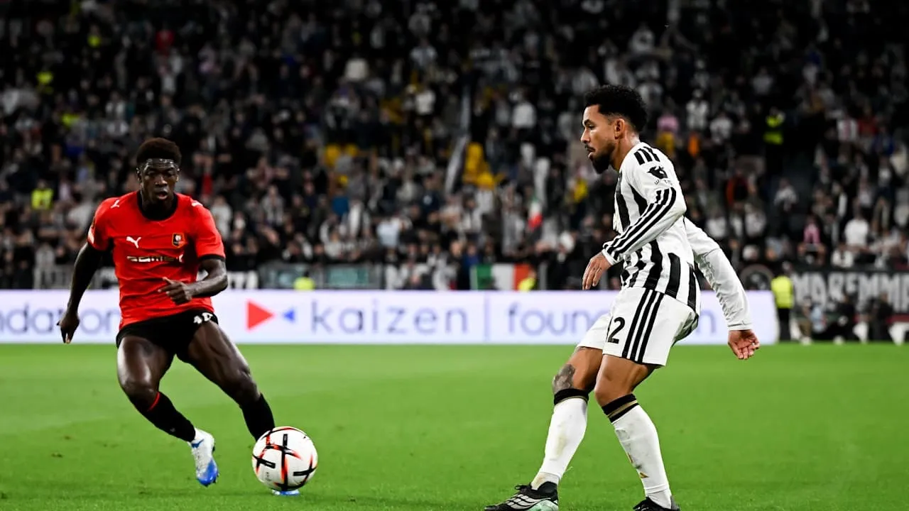Douglas Luiz Dapat Nilai Paling Buruk di Laga Juventus Kontra Rennes